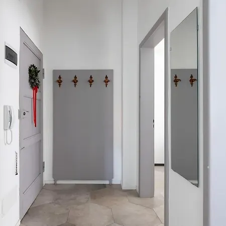 Turati 52 * بولونيا