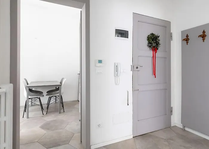 Turati 52 * بولونيا